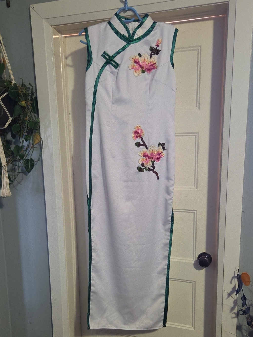 White Satin Mandarin Collar Cheongsam with Green Trim and Floral Embroidery
